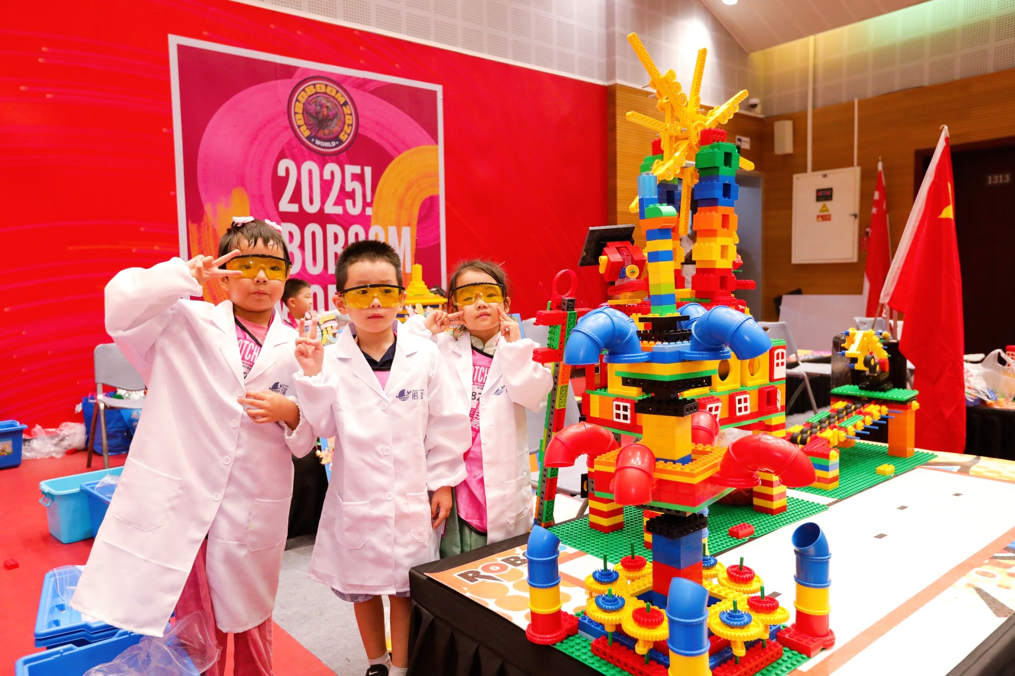 2025 ROBOBOOM参赛者展示积木创作